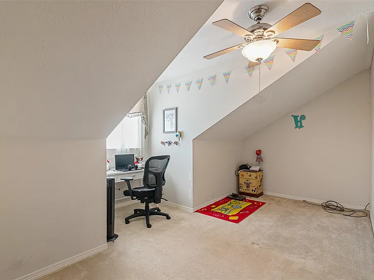 1014 Enclave Sq N — Photo 24
