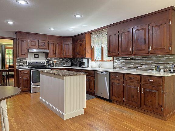 3rd image of 4 Riverwood Rd