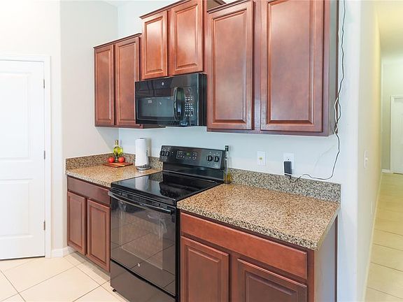 3rd image of 135 CASCADE BEND DRIVE