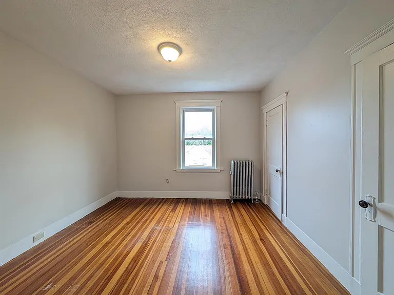14 Montgomery St — Photo 12