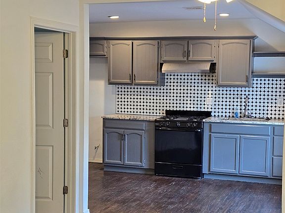4th image of 2714 E Newton Pl