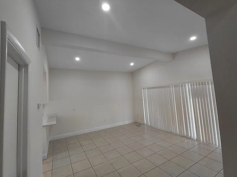 116 SE Prima Vista Blvd #A — Photo 3