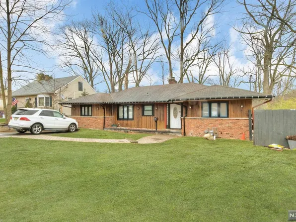 94 Roosevelt Blvd, Oakland, NJ 07436