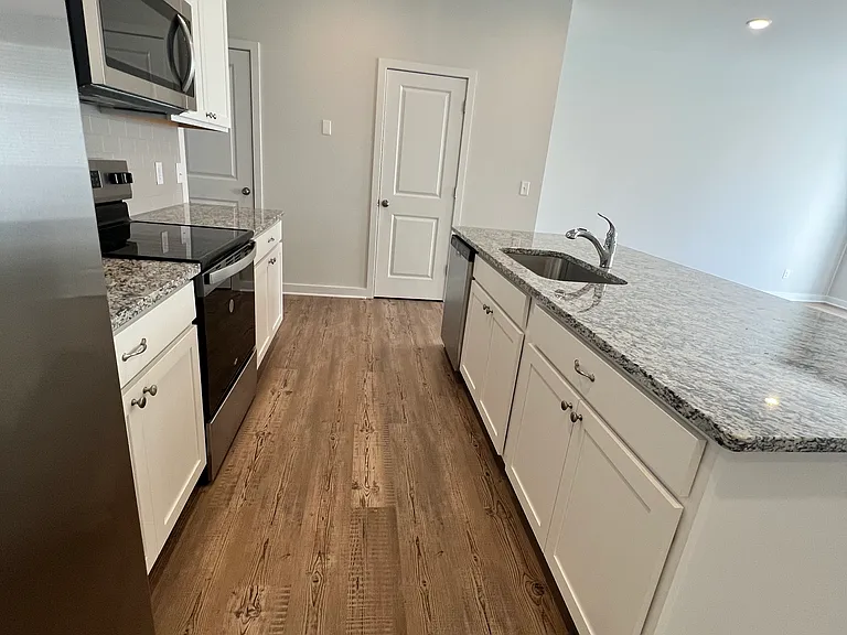 21 Founders Dr — Photo 6