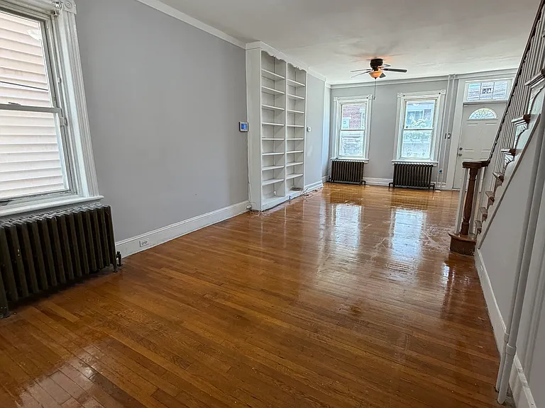 464 Genesee St #1 — Photo 3