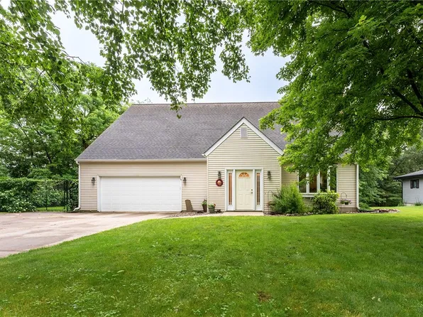 711 Summit Drive, Altoona, WI 54720