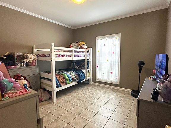 5th image of 335 Monarch Dr