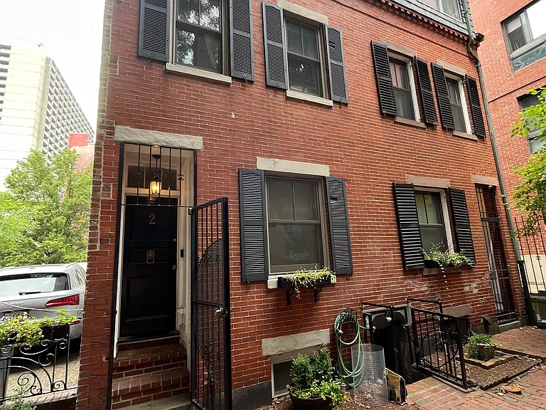 2 Lyndeboro Pl — Photo 1