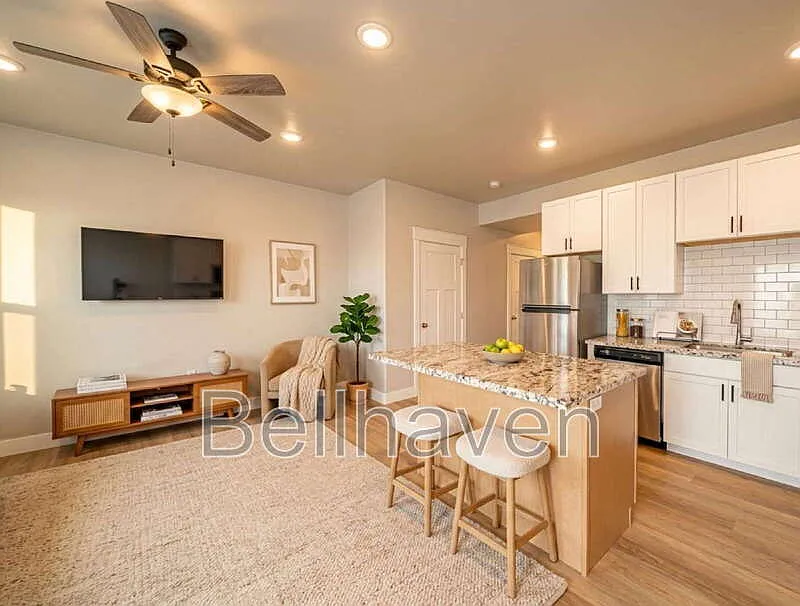 3 bed, 2.5 bath, 1470 sqft, $1,699 — Photo 2