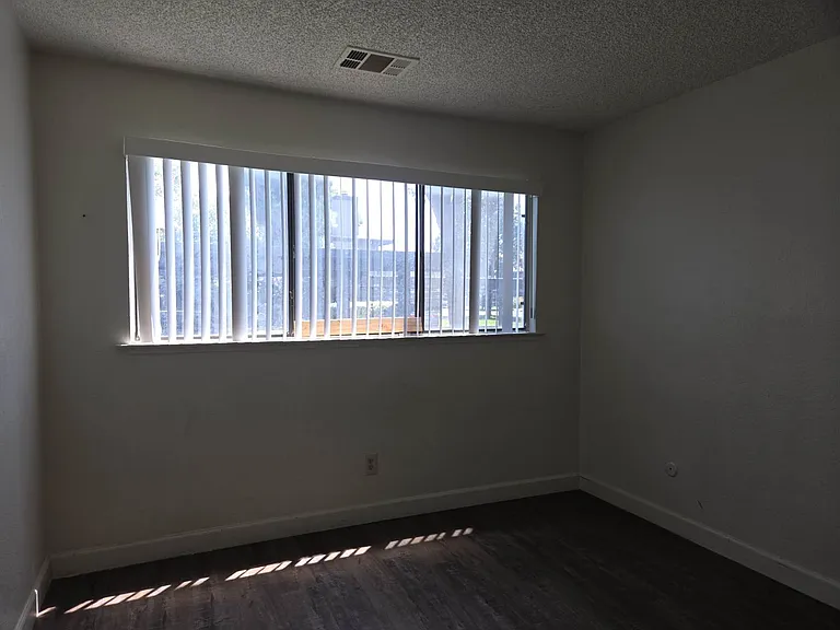 1190 S Winery Ave #128 — Photo 7