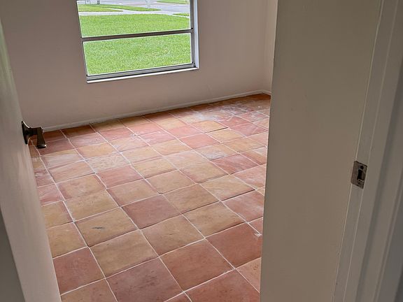 5th image of 2387 Whispering Maple Dr