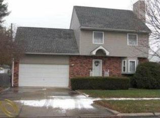 920 Nakota Rd, Clawson, MI 48017