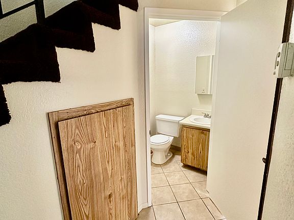 Hallway to 1/2 bathroom.