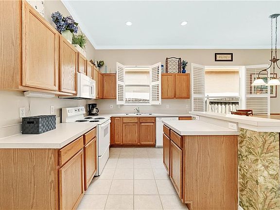 4th image of 1127 Royal Saint George Dr