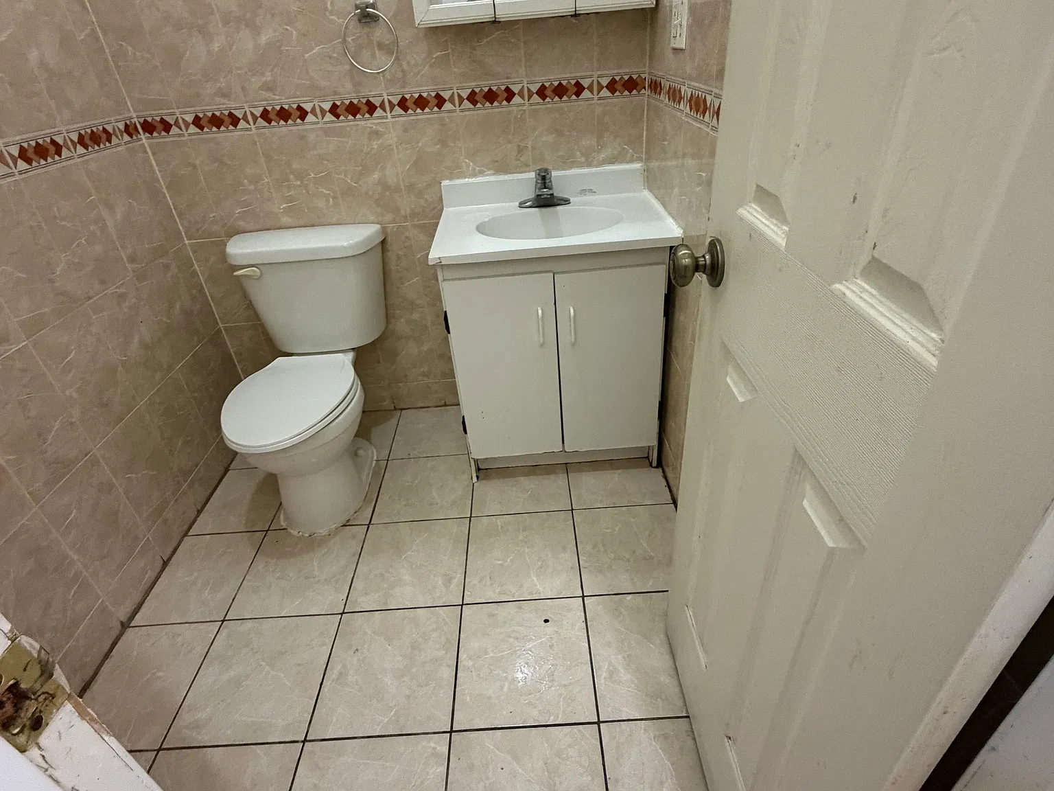 4 bed, 1.5 bath, $3,200 — Photo 2