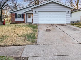 2390 Lindsay Ln, Florissant, MO