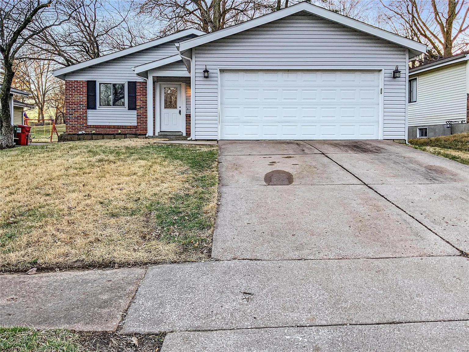 2390 Lindsay Ln photo 1
