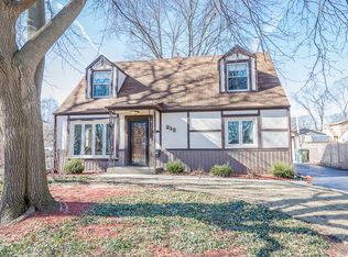 212 N Elmhurst Ave, Mount Prospect, IL 60056