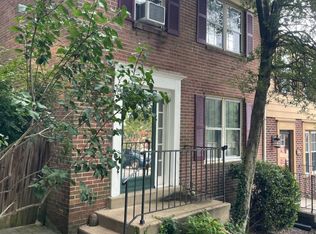 2413 Windbreak Dr, Alexandria, VA 22306