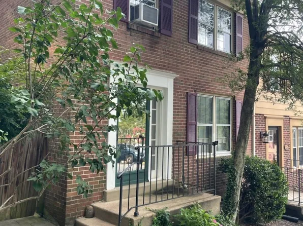 2413 Windbreak Dr, Alexandria, VA 22306