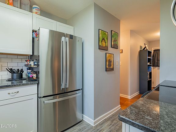 5th image of 6412 Walnut Breeze Ln