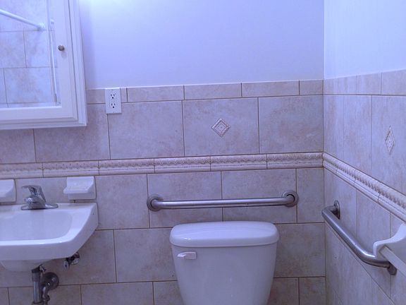 3rd image of 6313 Metropolitan Ave