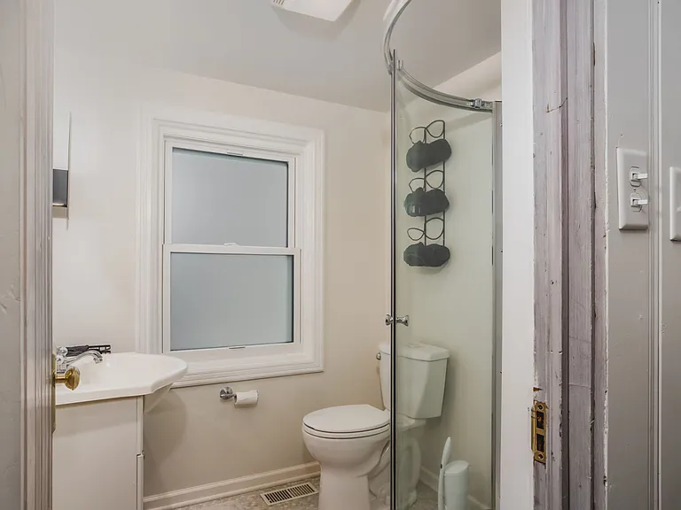 102nd Pl — Photo 26