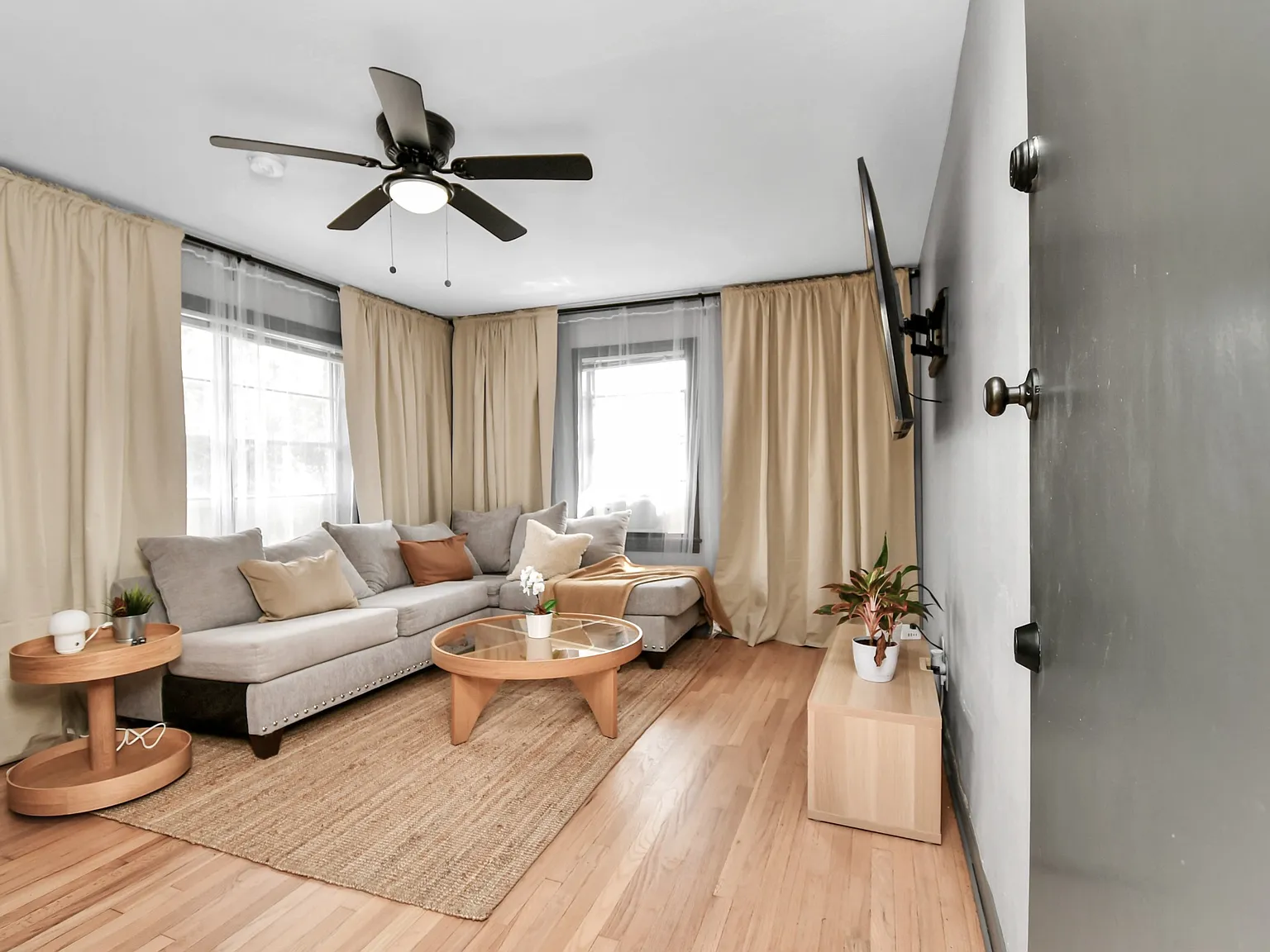 1 bed, 650 sqft, $1,599 — Photo 2