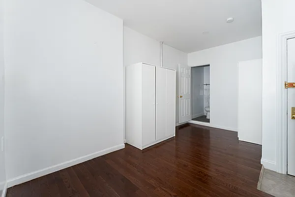 Rented by Julianna Realty Corp | media 3