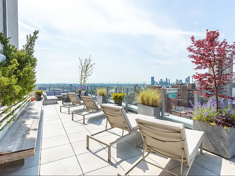 515 E 86th St #609 — Photo 22