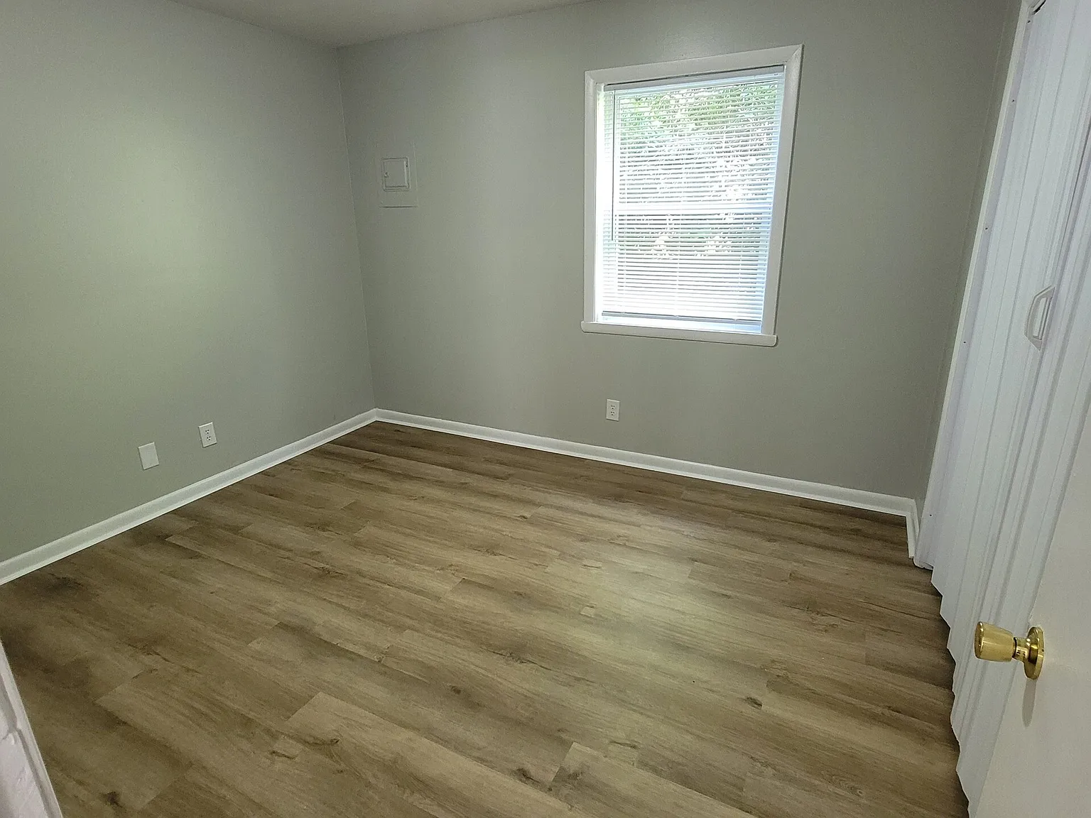107 Robbins Drive — Photo 2