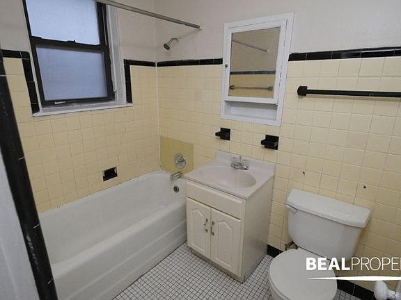 5th image of 4417 N Wolcott Ave #A1