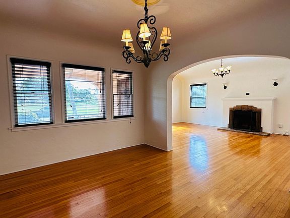 5th image of 2228 Upas St