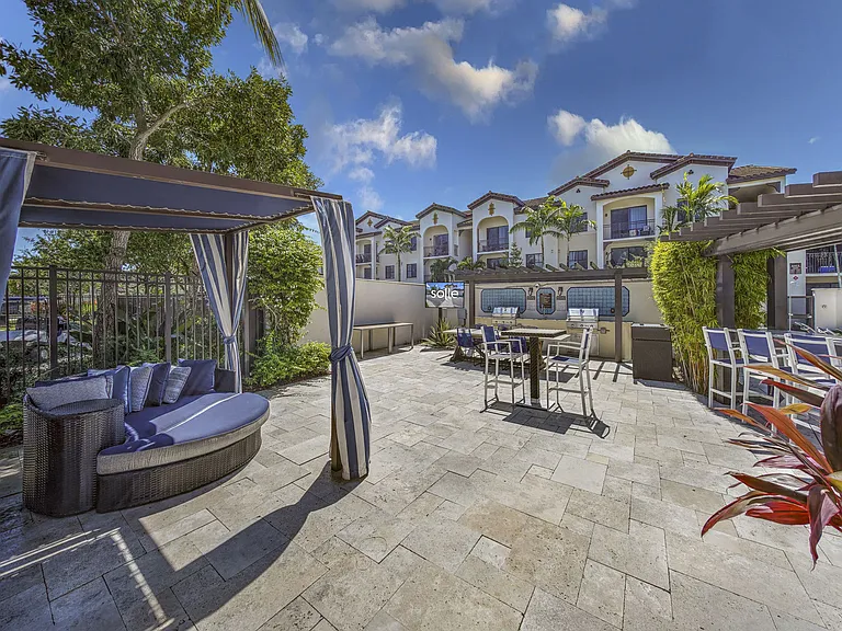 Solle Davie Luxury Apartments — Photo 21