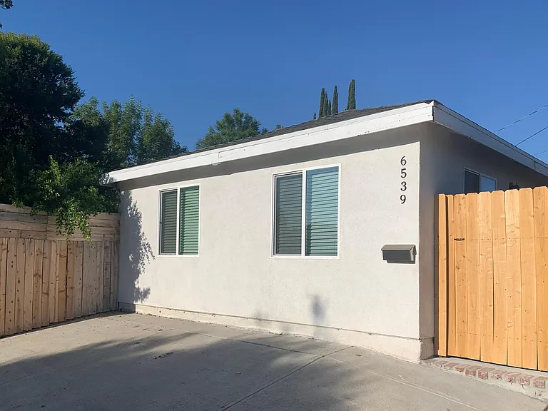 6539 Bobbyboyar Ave — Photo 2