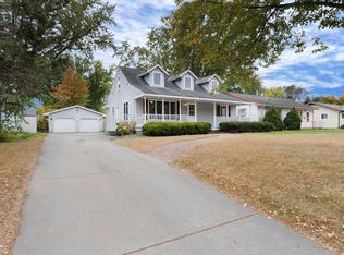 708 E 4th St, Litchfield, MN 55355