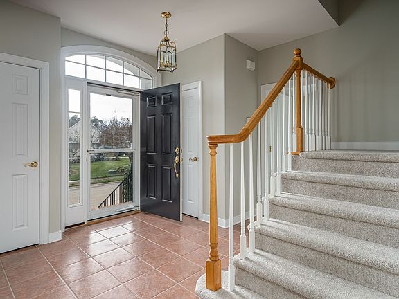 5th image of 421 Suri Dr
