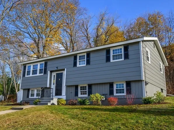 16 Winding Ln, Lowell, MA 01852