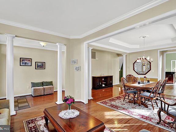 5th image of 232 Glenshee Dr