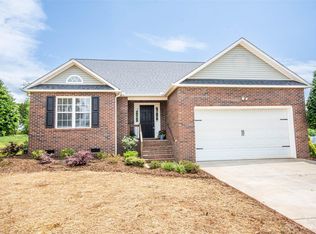 107 Windrow Ln, Statesville, NC 28625