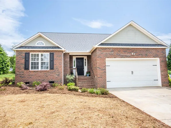 107 Windrow Ln, Statesville, NC 28625