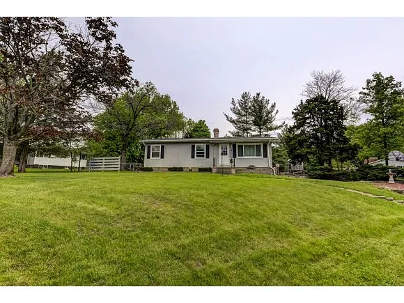 2 Illini Dr photo 1