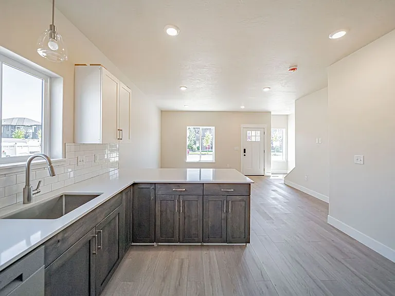 351 E Lorene St — Photo 10