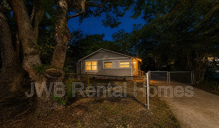 455 W 58th St — Photo 10