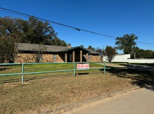 2811 Texas St, Gladewater, TX 75647