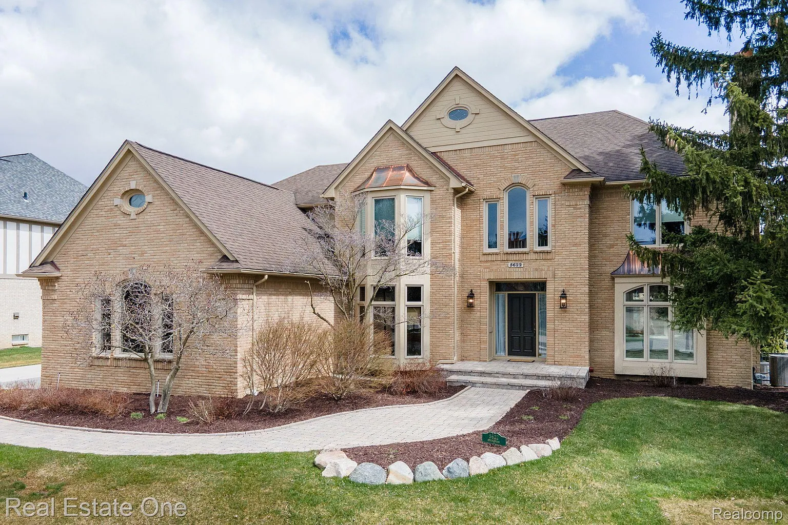 5622 Springbrook Dr photo 1