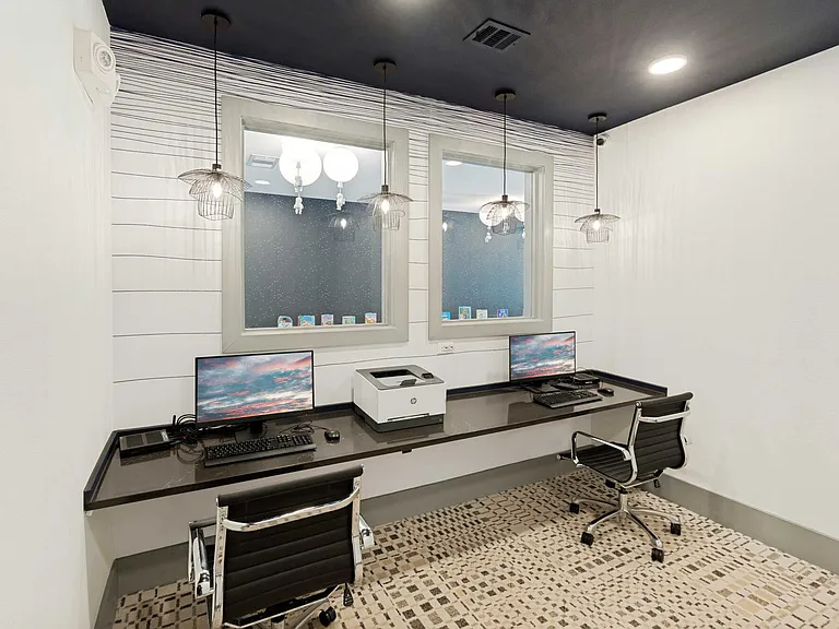Palladium Crestway — Photo 38