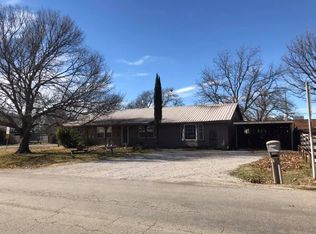 1006 Veterans Ave, Marietta, OK 73448