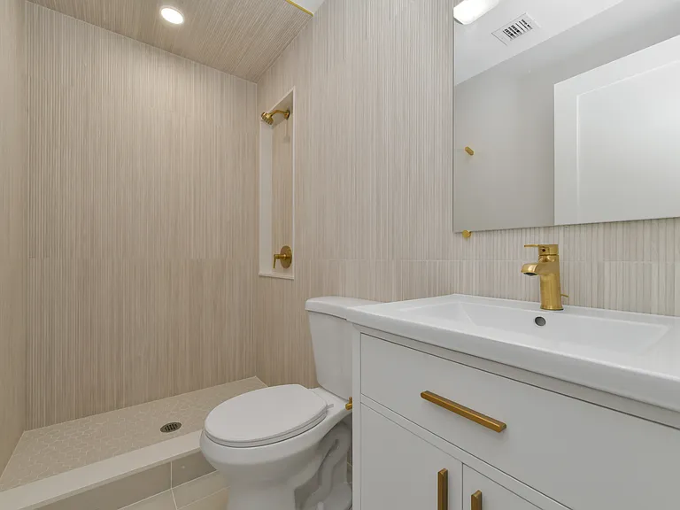 518 Sumner St #3B — Photo 11