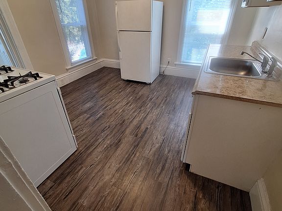 4th image of 1019 Middle Ave #Up